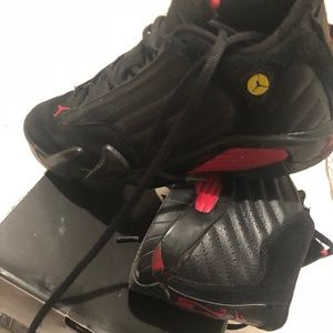 JORDANS YOUTH SIZE 5.5